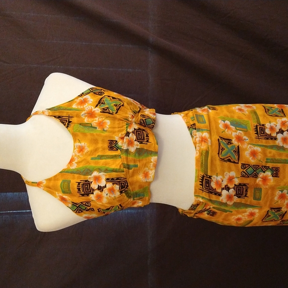 Hawaiian Floral Outfit - Picture 2 of 7